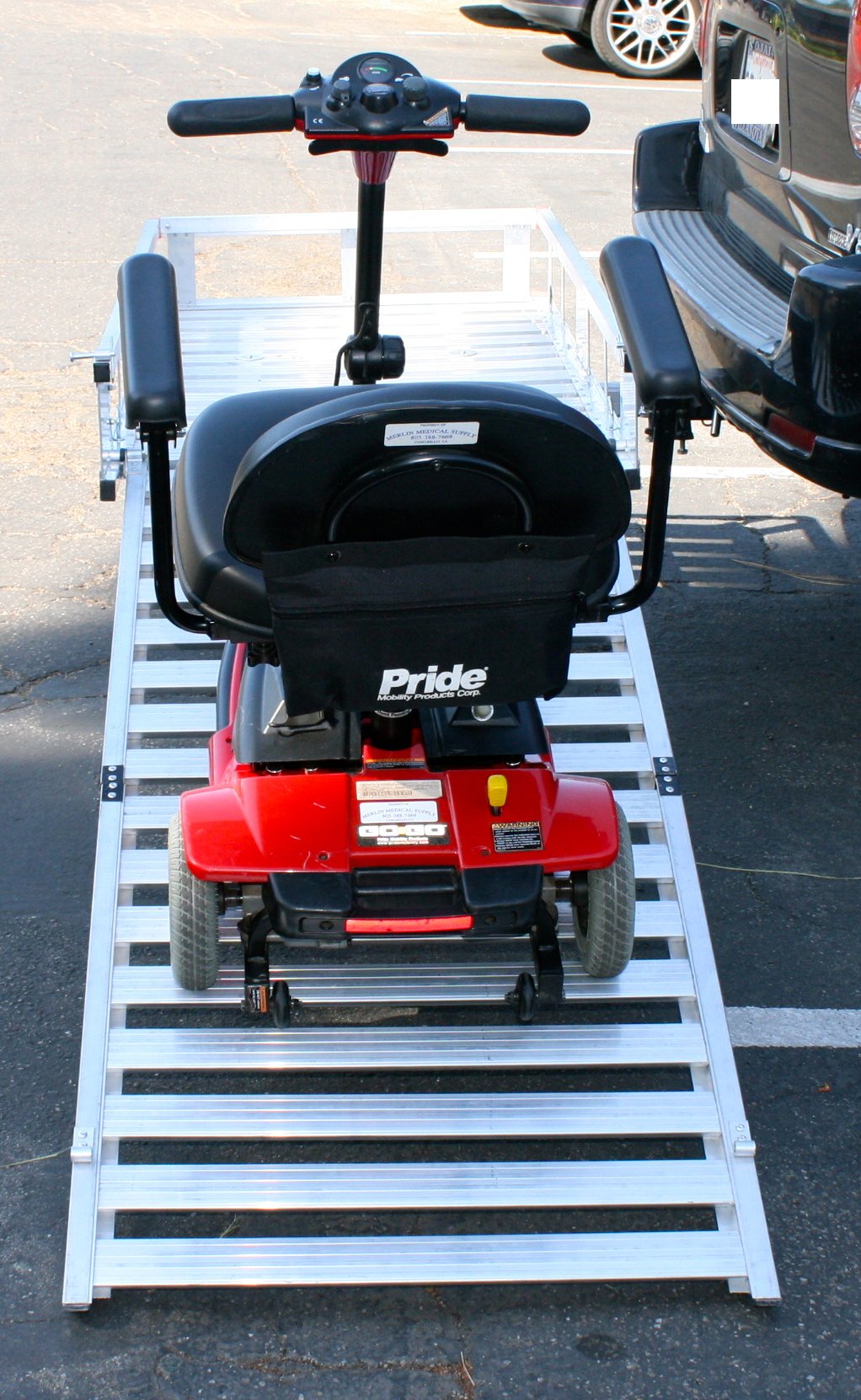 Aluminum Hitch Mount Wheelchair Carrier with Folding Ramp C699723
